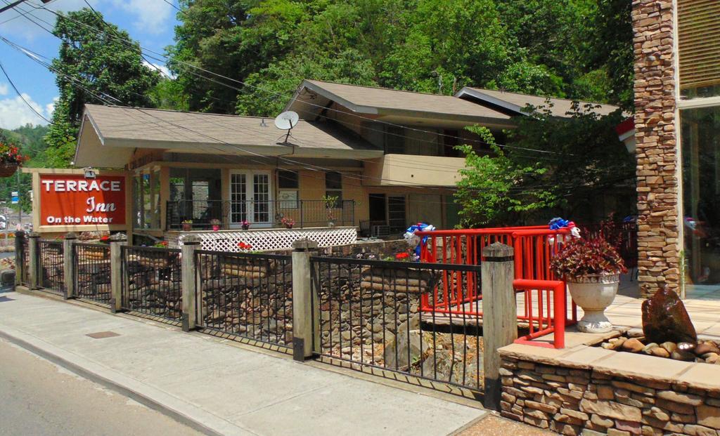 Terrace Inn On The Water แกตลิงเบิร์ก ภายนอก รูปภาพ